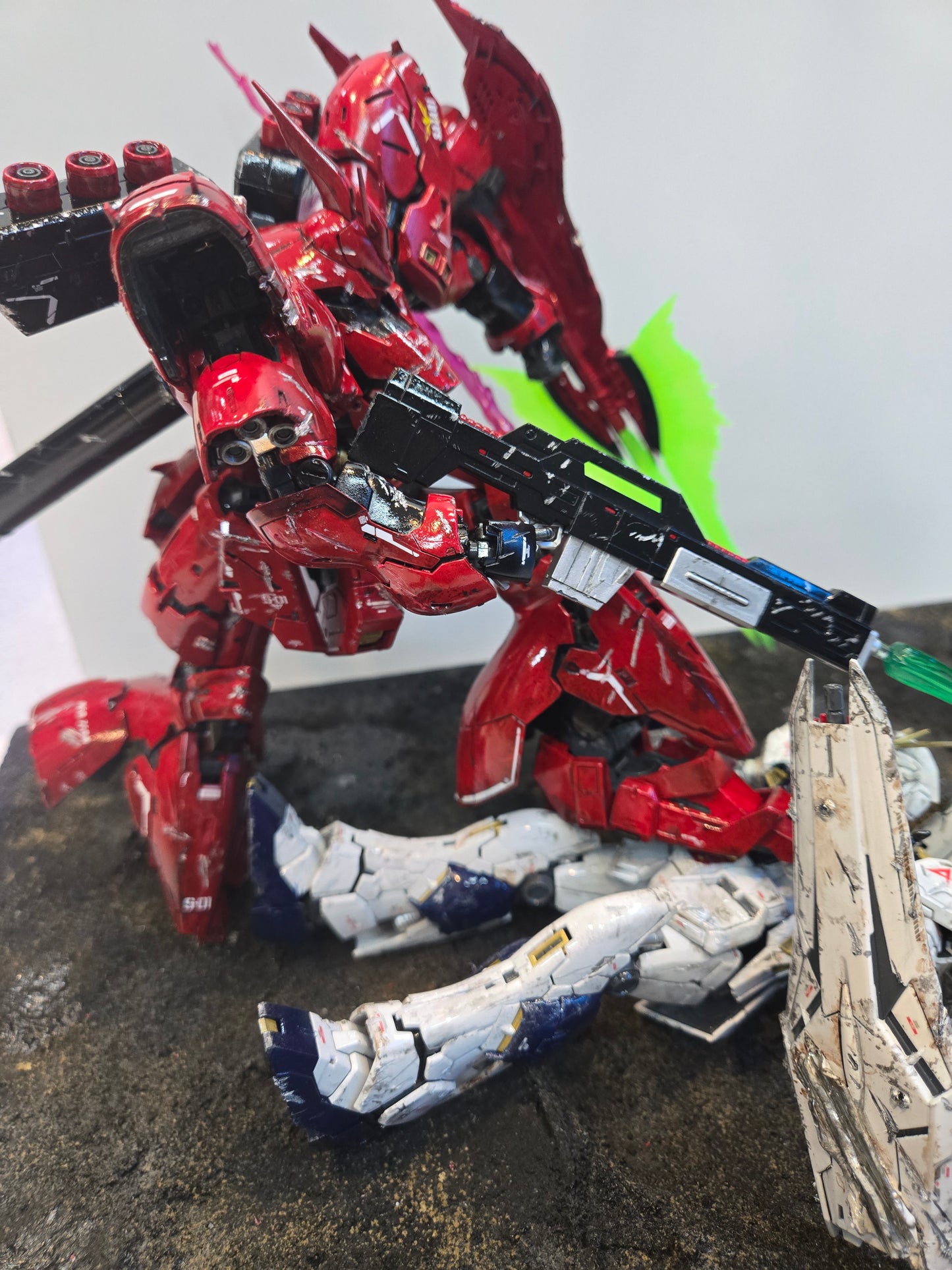 Sazabi and Nu Gundam Battle Diorama
