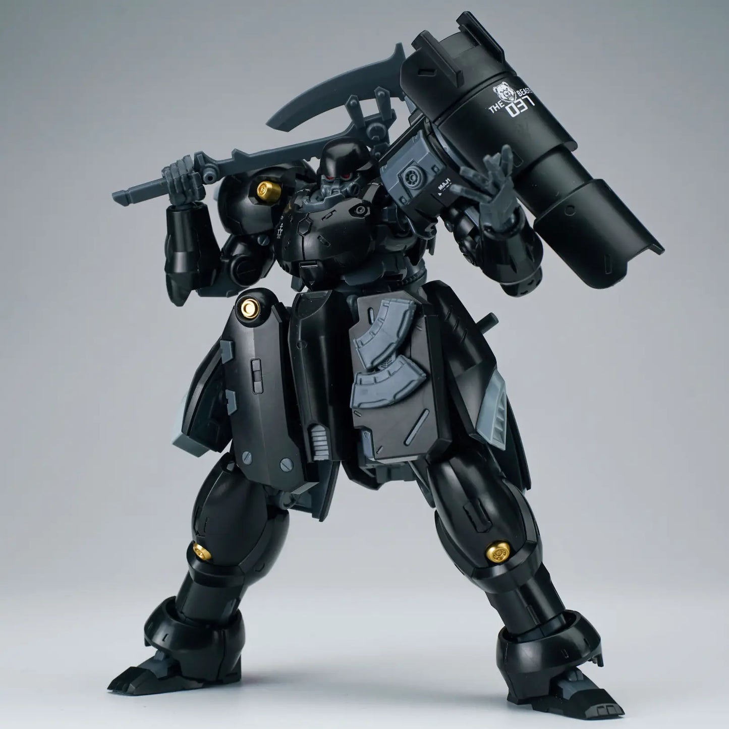 1/144 Ultra Action Trooper Zarov M1 Plastic Model Kit (Metallic Black)