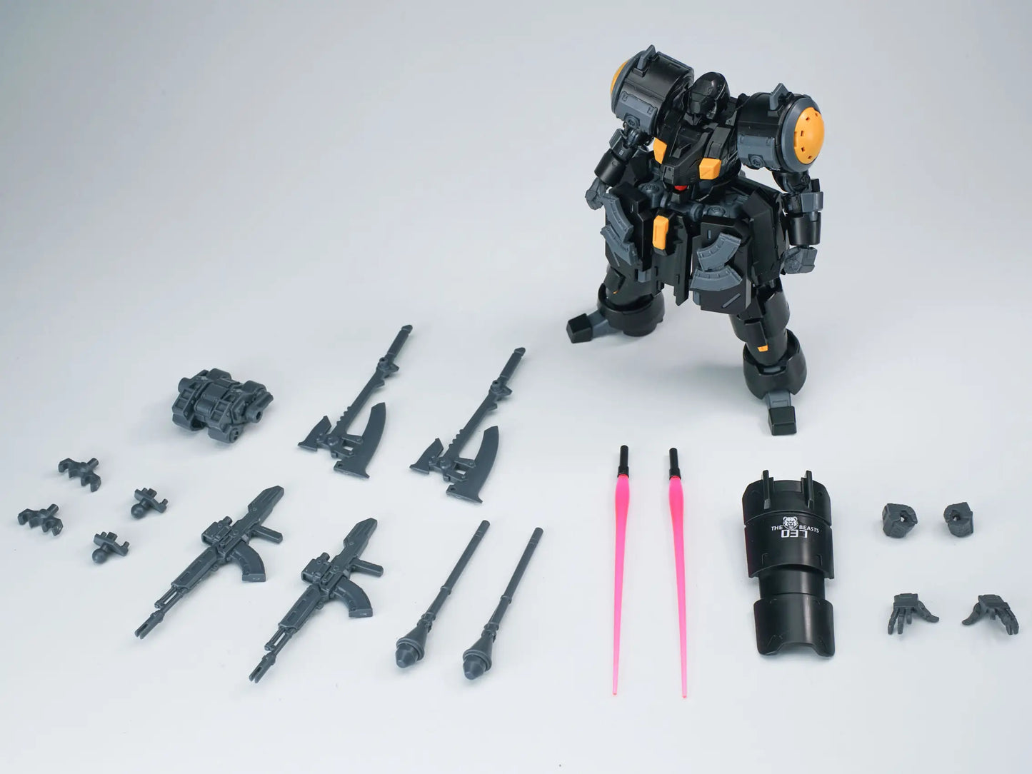1/144 Ultra Action Trooper Zarov M1 Plastic Model Kit (Metallic Black)