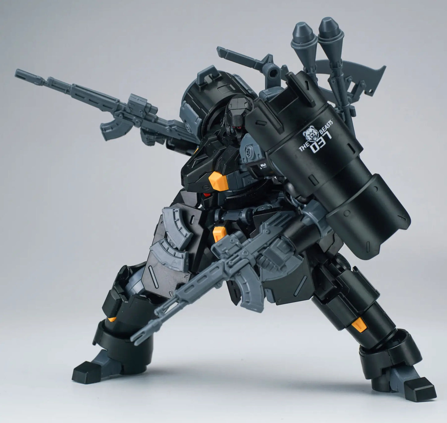 1/144 Ultra Action Trooper Zarov M1 Plastic Model Kit (Metallic Black)