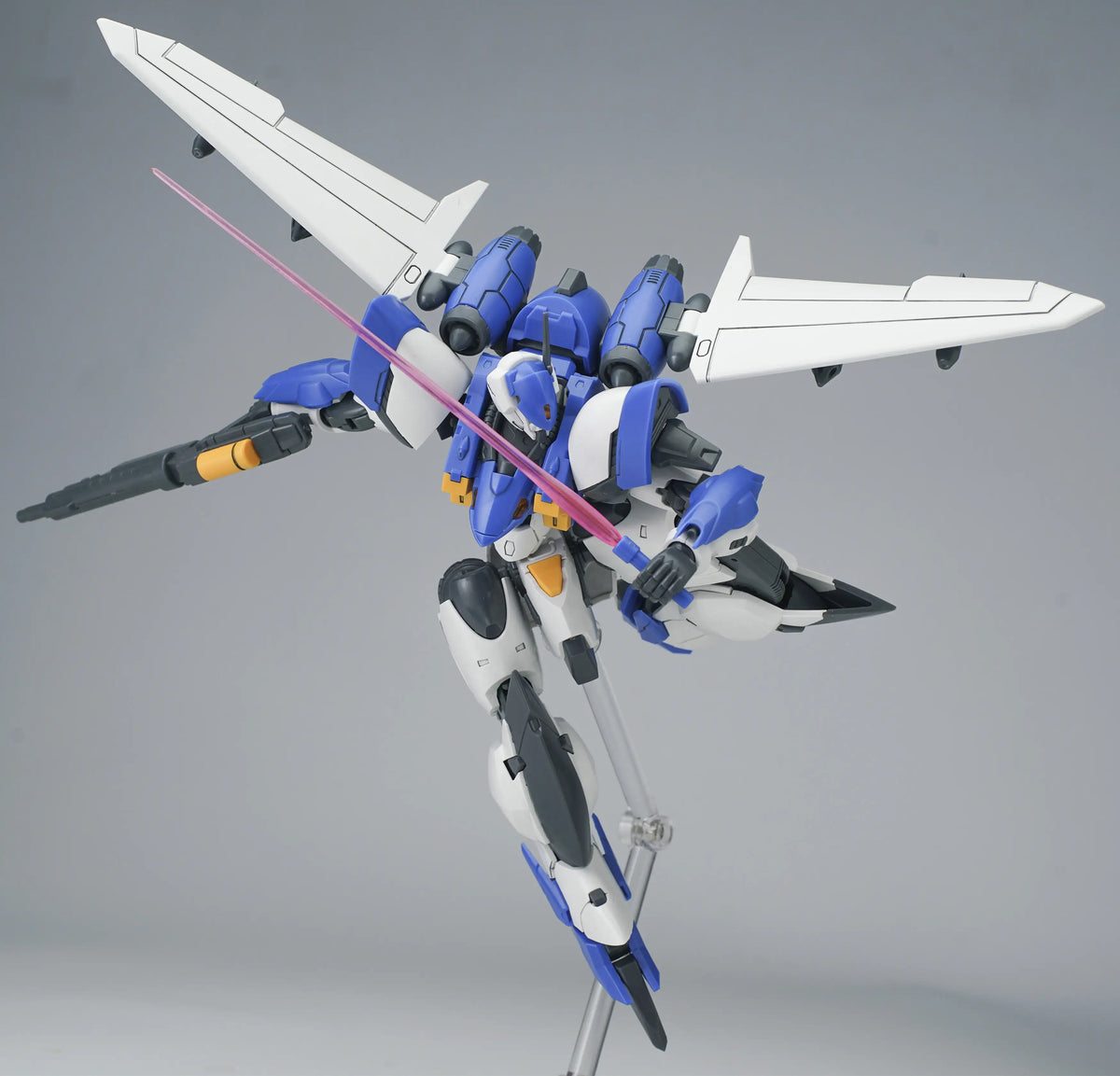 1/144 Ultra Action Trooper: Yun-Que Plastic Model Kit Blue x White Ver.