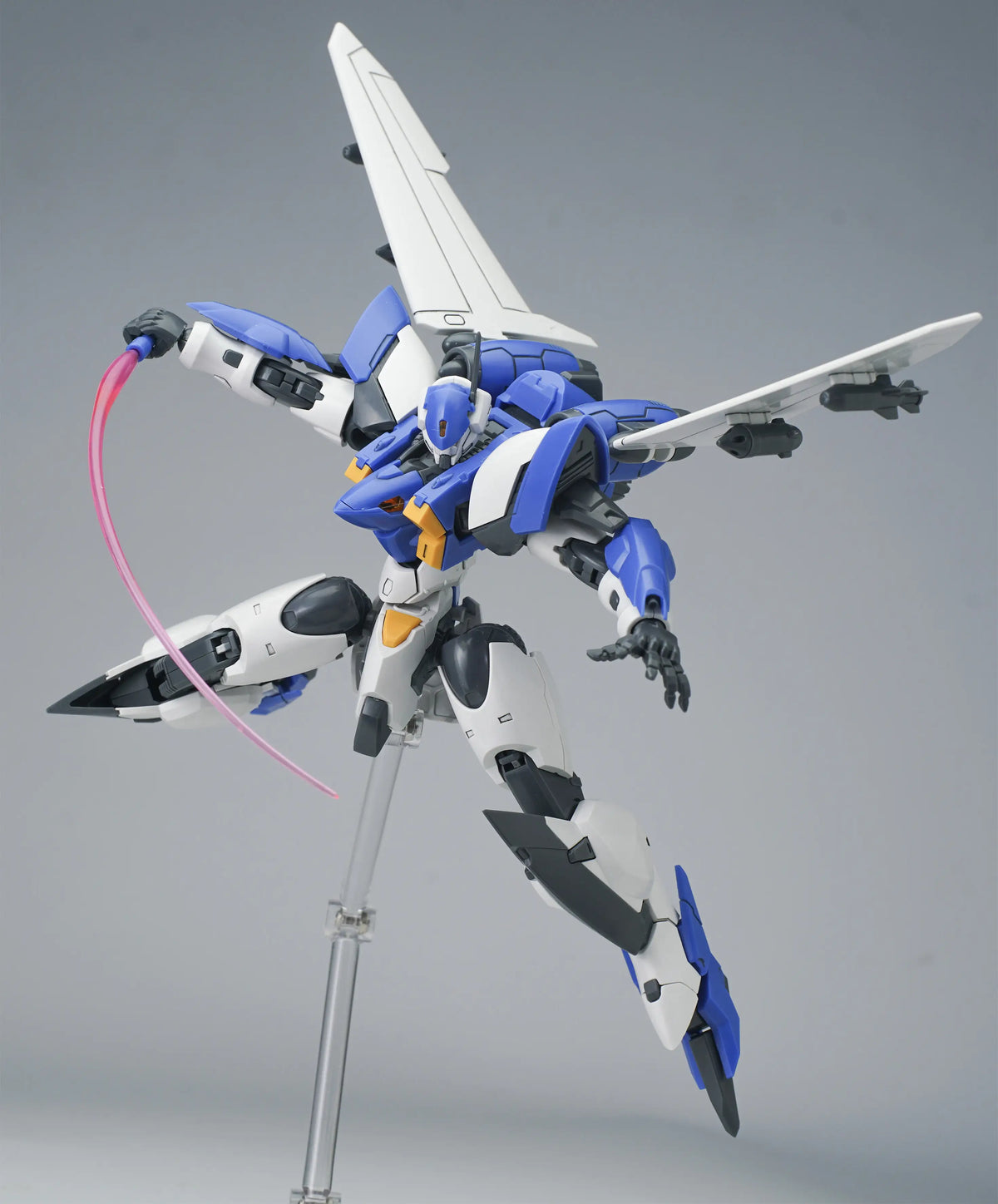1/144 Ultra Action Trooper: Yun-Que Plastic Model Kit Blue x White Ver.